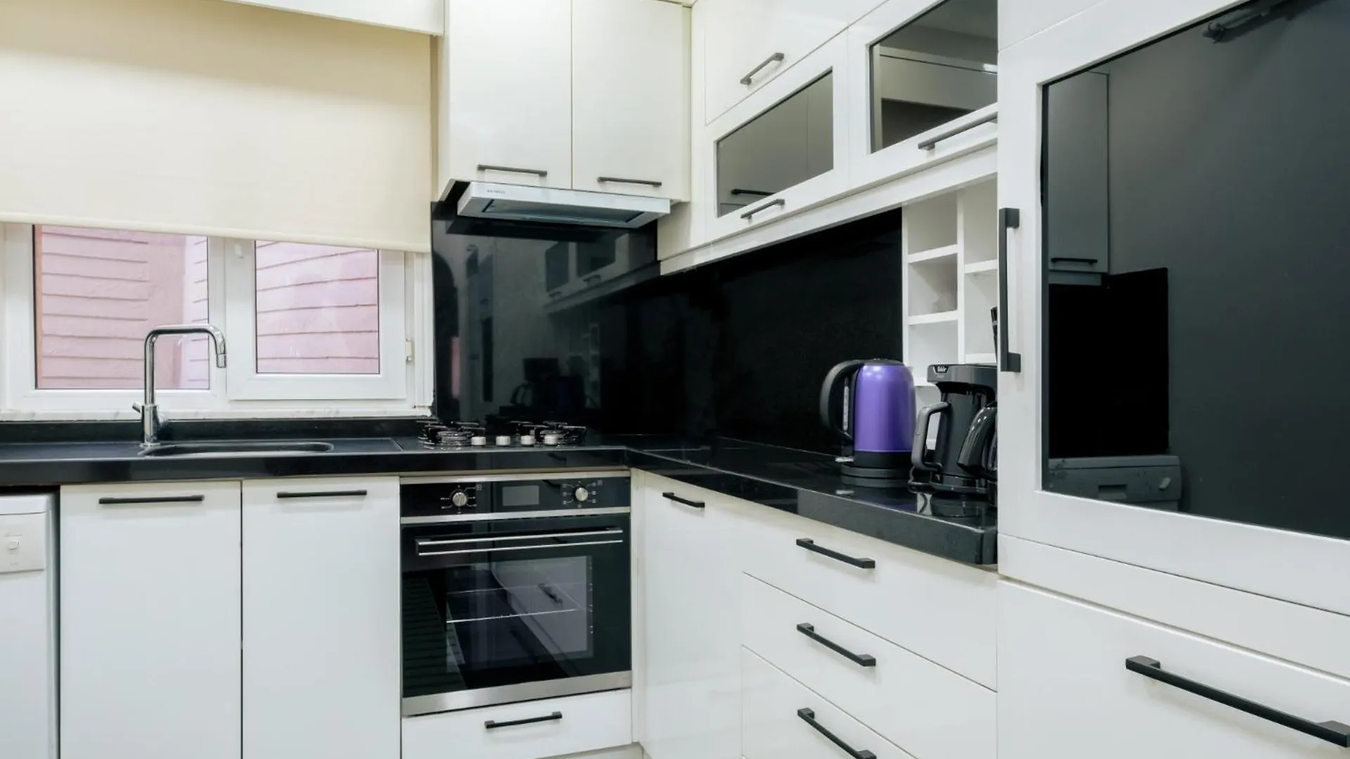 Apartment Modern Spacious Flat W Balcony 5 Min To Taksim Istanbul