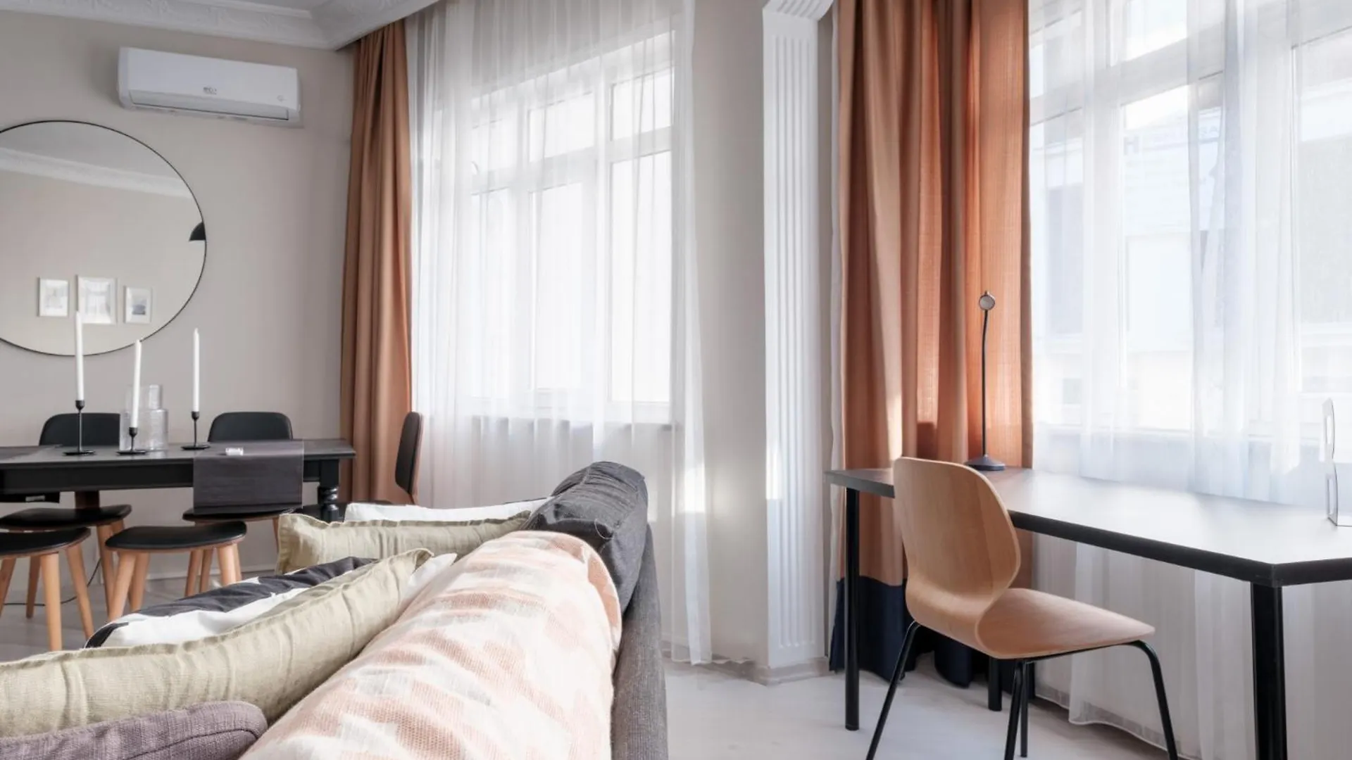 Modern Spacious Flat W Balcony 5 Min To Taksim Istanbul