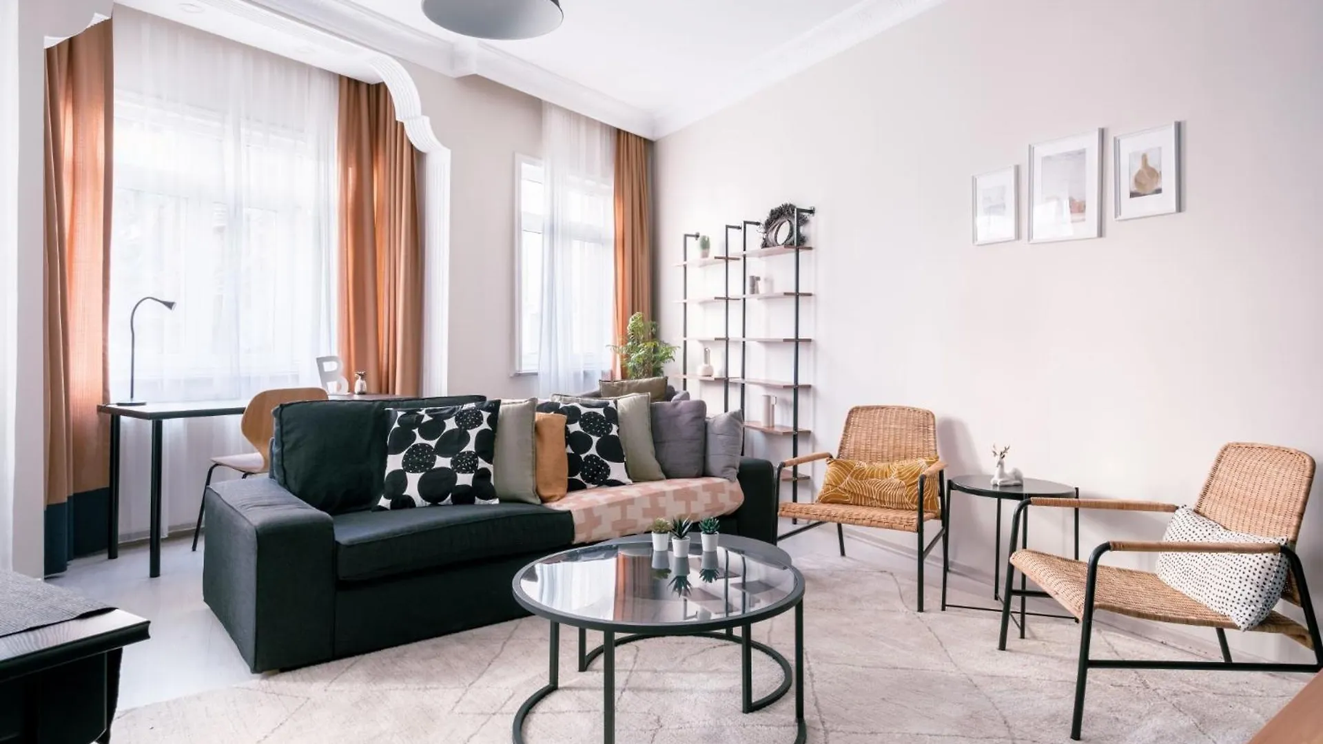 Modern Spacious Flat W Balcony 5 Min To Taksim Istanbul