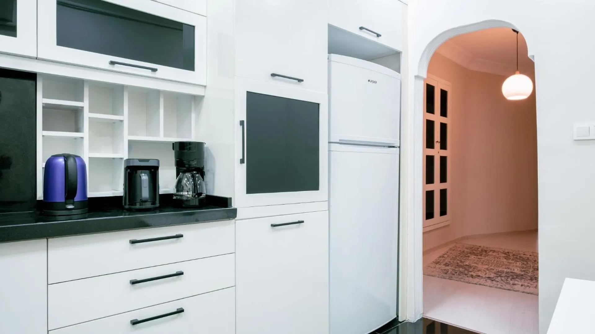 Apartment Modern Spacious Flat W Balcony 5 Min To Taksim Istanbul