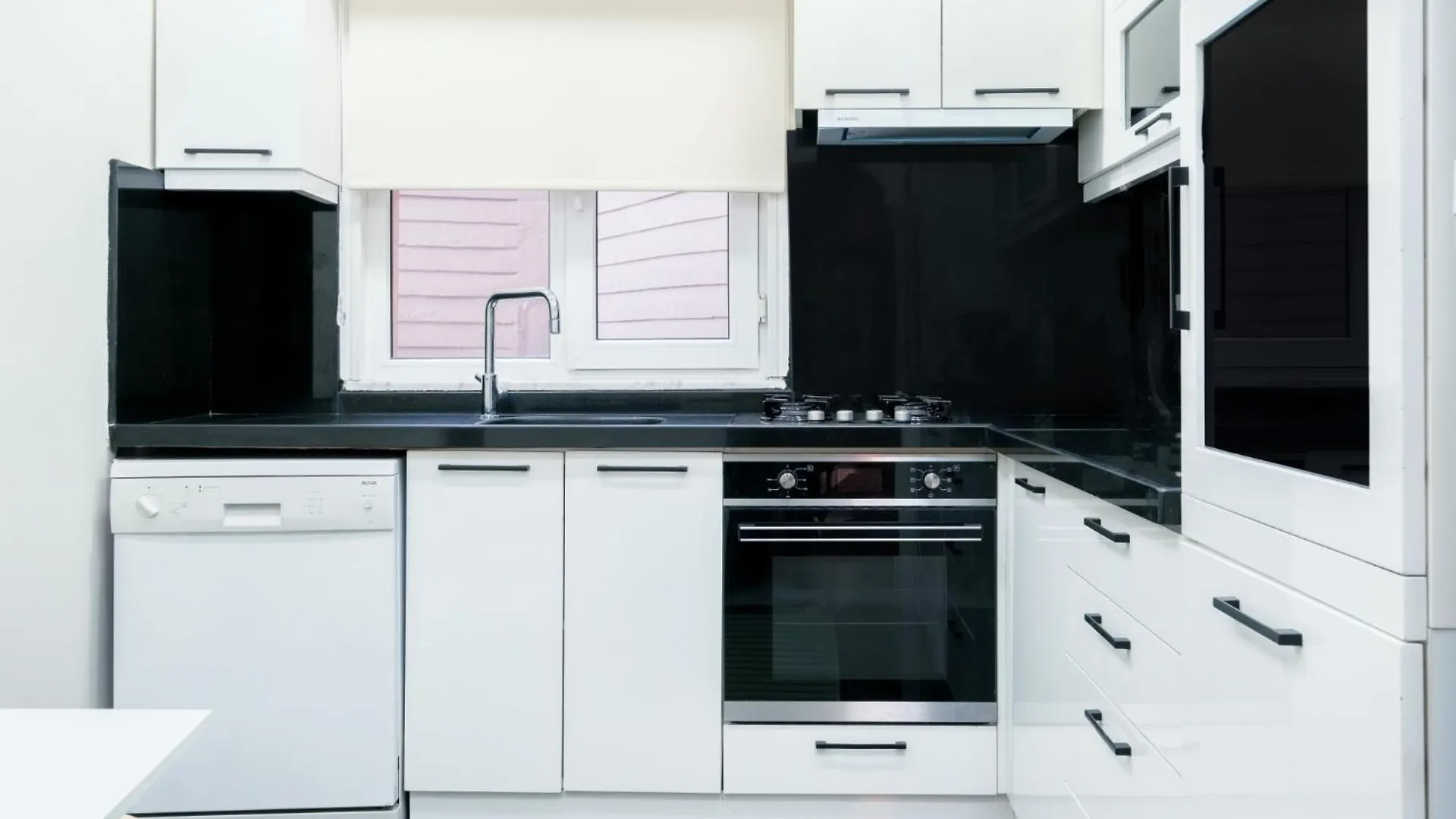 Modern Spacious Flat W Balcony 5 Min To Taksim Istanbul 0*,